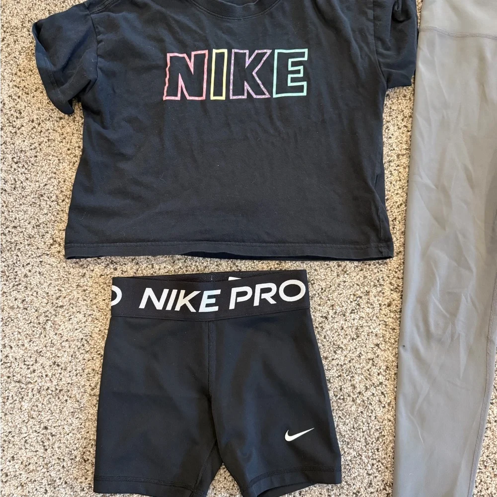 Girls Nike Bundle size Small - Picture 2 of 4